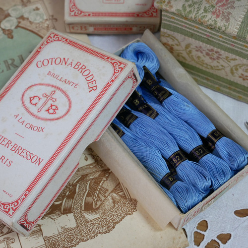 フランスアンティークCARTIER-BRESSONボックス入り刺繍糸セット582 糸