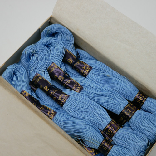 フランスアンティークCARTIER-BRESSONボックス入り刺繍糸セット582 糸