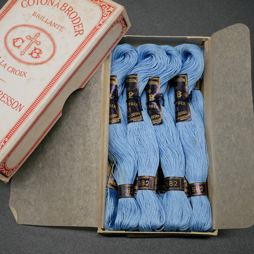 フランスアンティークCARTIER-BRESSONボックス入り刺繍糸セット582 糸