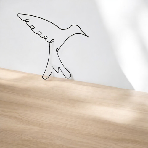 羽ばたく鳥のアイアンオブジェ｜壁に映えるアート風インテリア