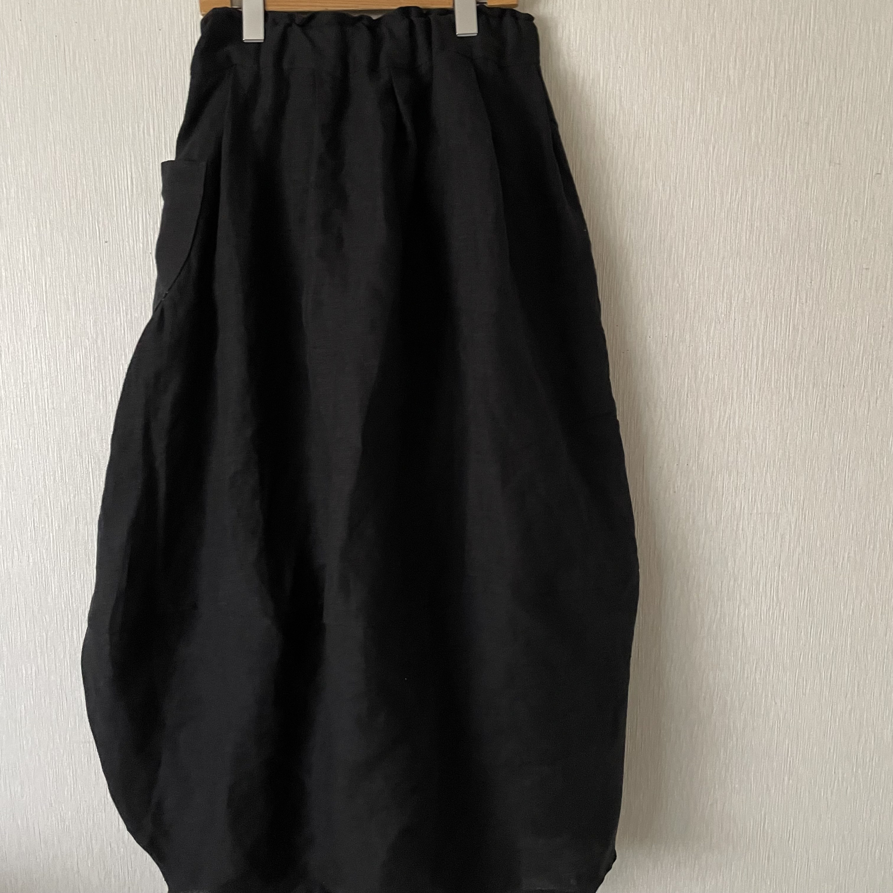 麻生地バルーンスカート　黒Ｍ～Ｌ