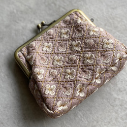 インド刺繍　小花　あずきミルク　ティッシュがま口　 3枚目の画像
