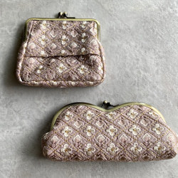 インド刺繍　小花　あずきミルク　ティッシュがま口　 4枚目の画像