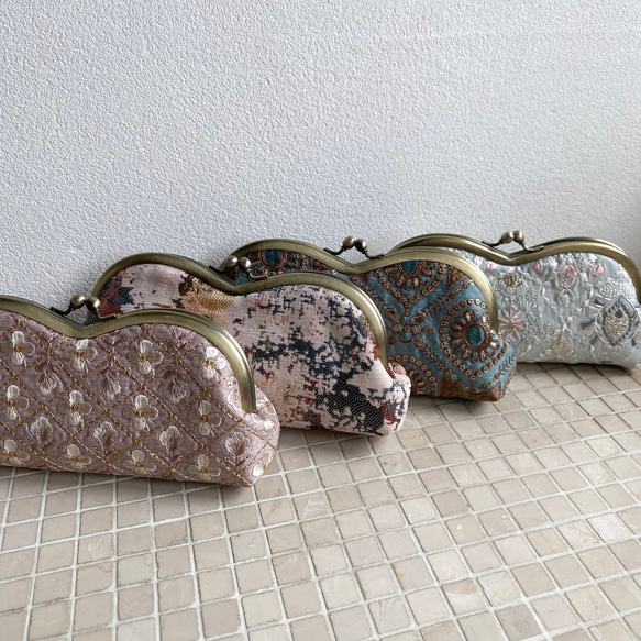 インド刺繍　小花　あずきミルク　メガネケース　がま口　 4枚目の画像
