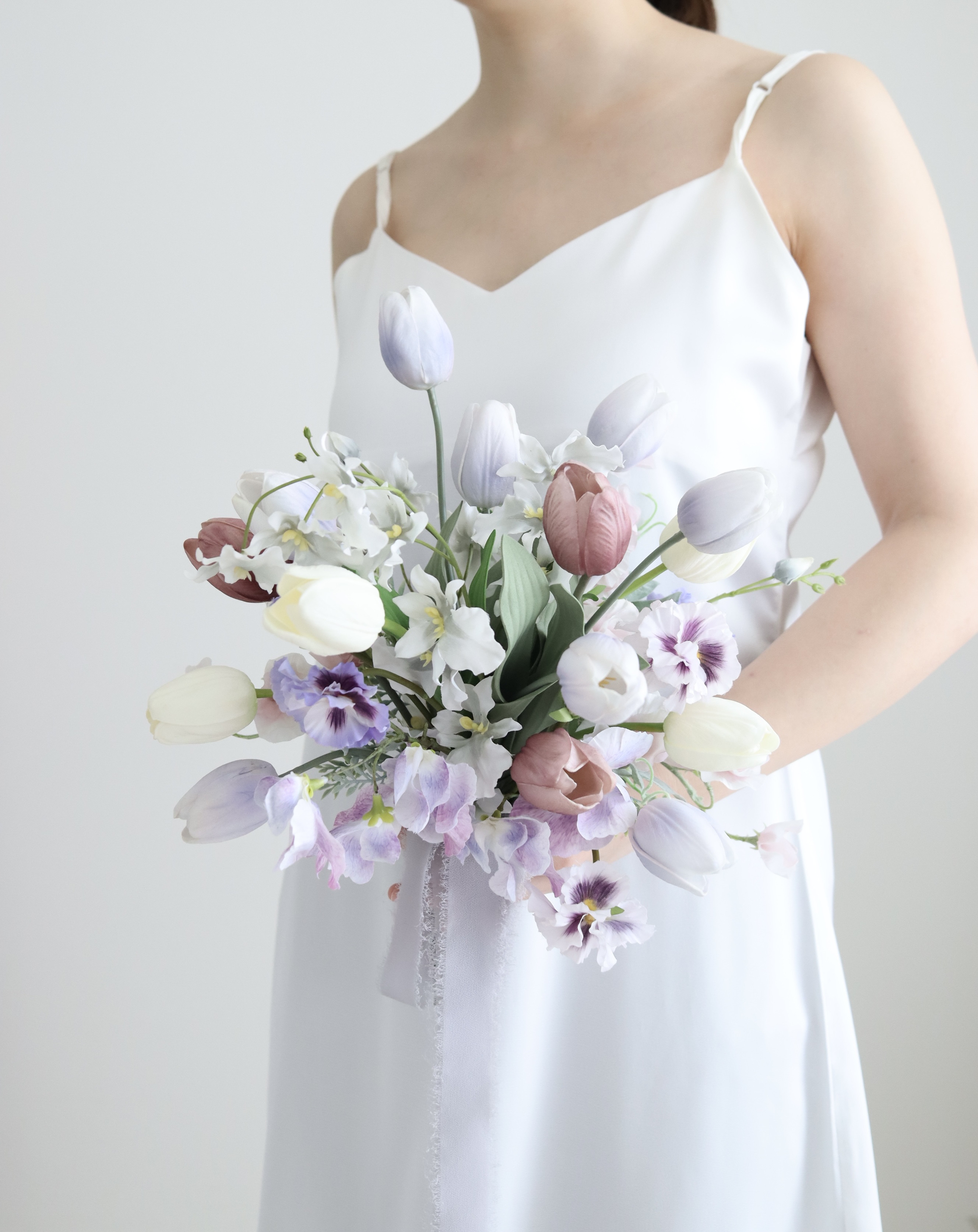 大人色のチューリップブーケ　春ブーケ　造花ブーケ　アーティフィシャルフラワー　ウェディングブーケ　完成品　即納可能