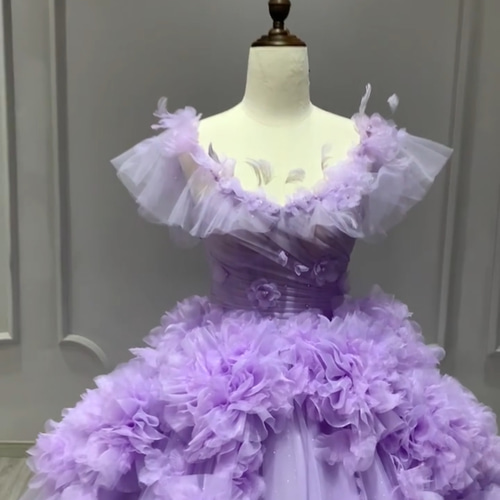 新作見逃さない 紫 可愛いカラードレス パープル お花飾り ラメ入り 前