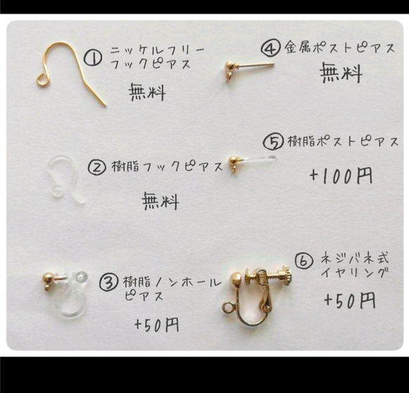 ころんとした鈴蘭とホワイトジェードの揺れるピアス すずらん　天然石 6枚目の画像