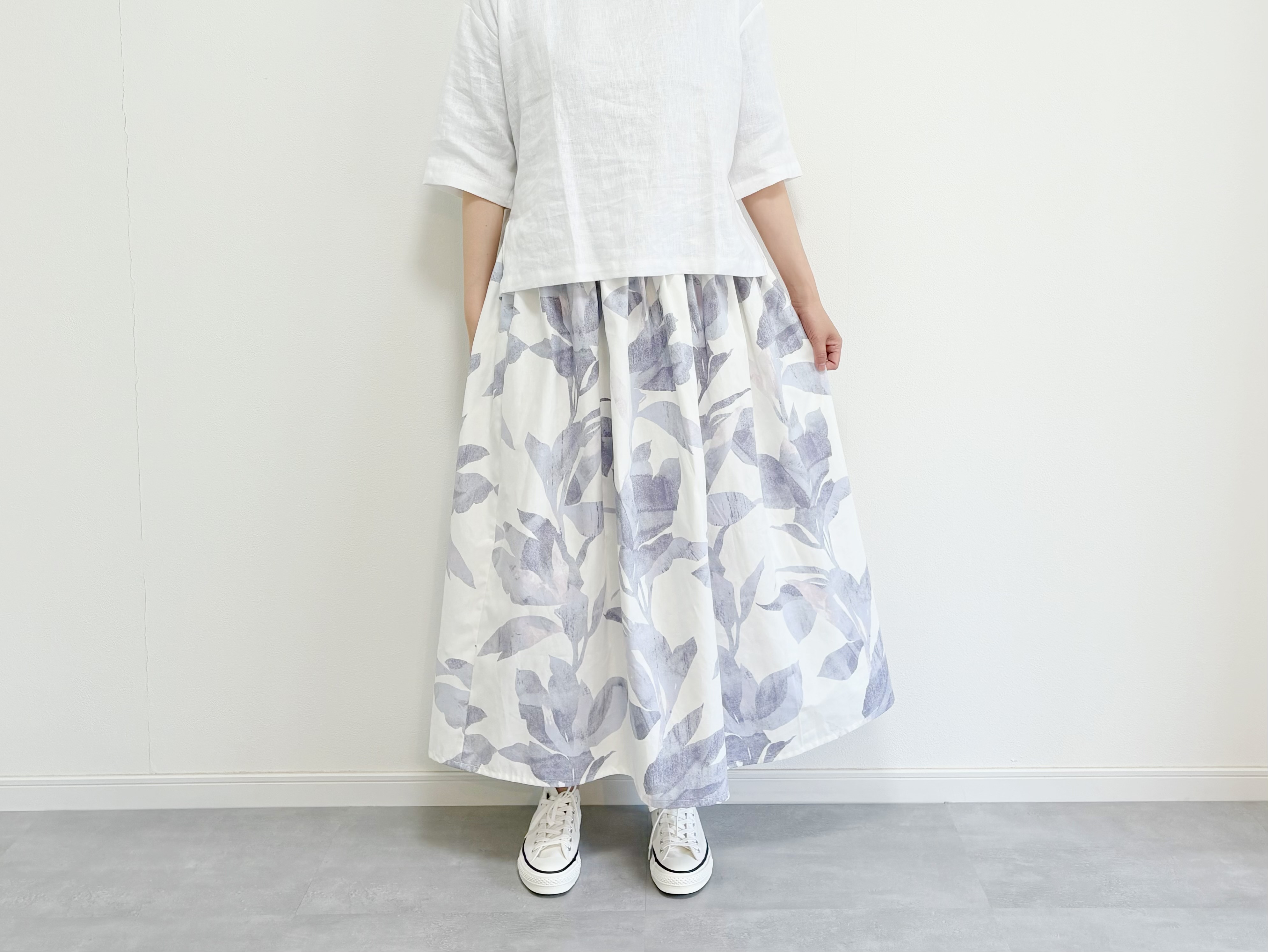 シルエットリーフ柄　コットンギャザースカート  ホワイト