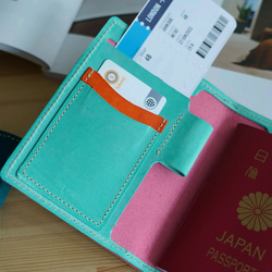 旅の相棒本革イタリアンレザーのパスポートケース　好きなカラーで パステルピンクとターコイズブルー　ペンホルダー付 14枚目の画像