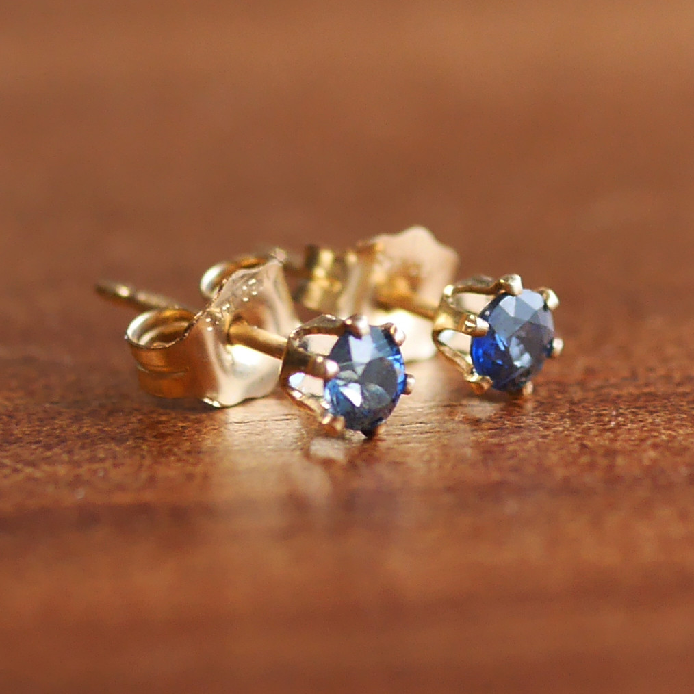 ピアス☆スリランカ産 ブルーサファイア（3mm）