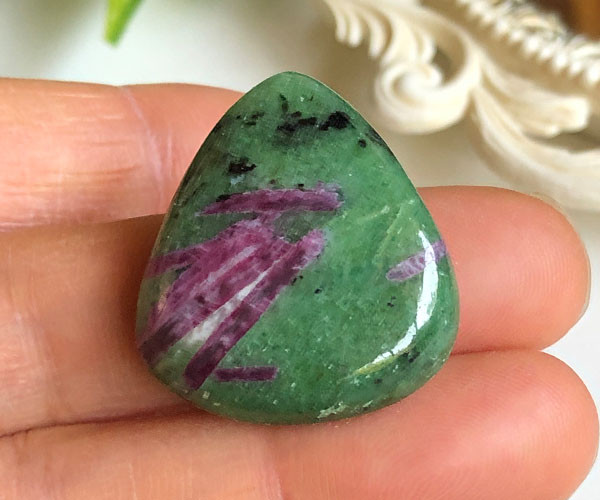 天然石ゾイサイト 3716 ルビーインゾイサイト 天然石 天然石 Aun planet（発送は月