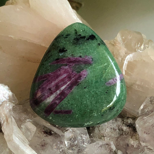 3716 ルビーインゾイサイト 天然石 天然石 Aun planet（発送は月