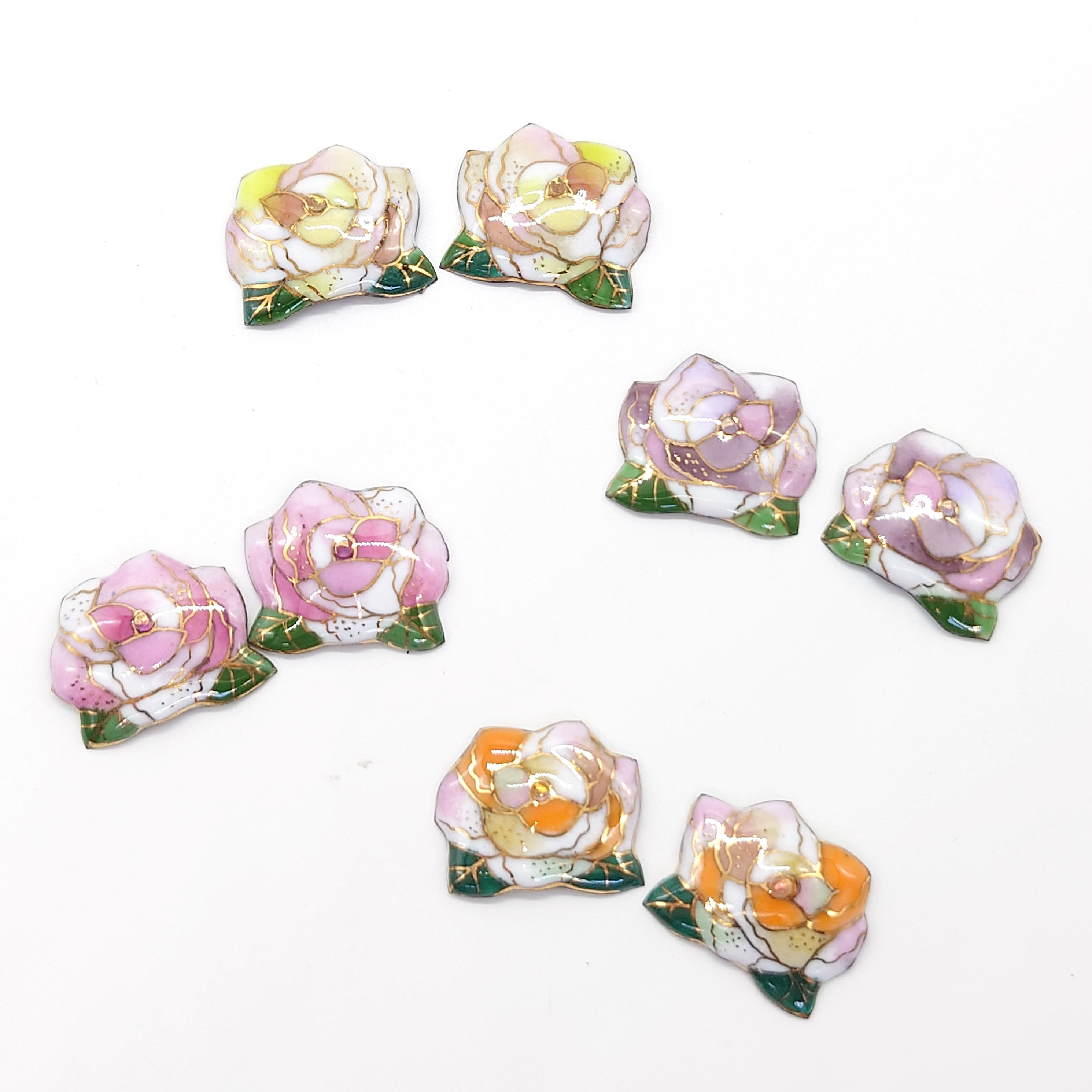 白いバラの七宝焼イヤリング（4カラーバリエーション）[受注制作]