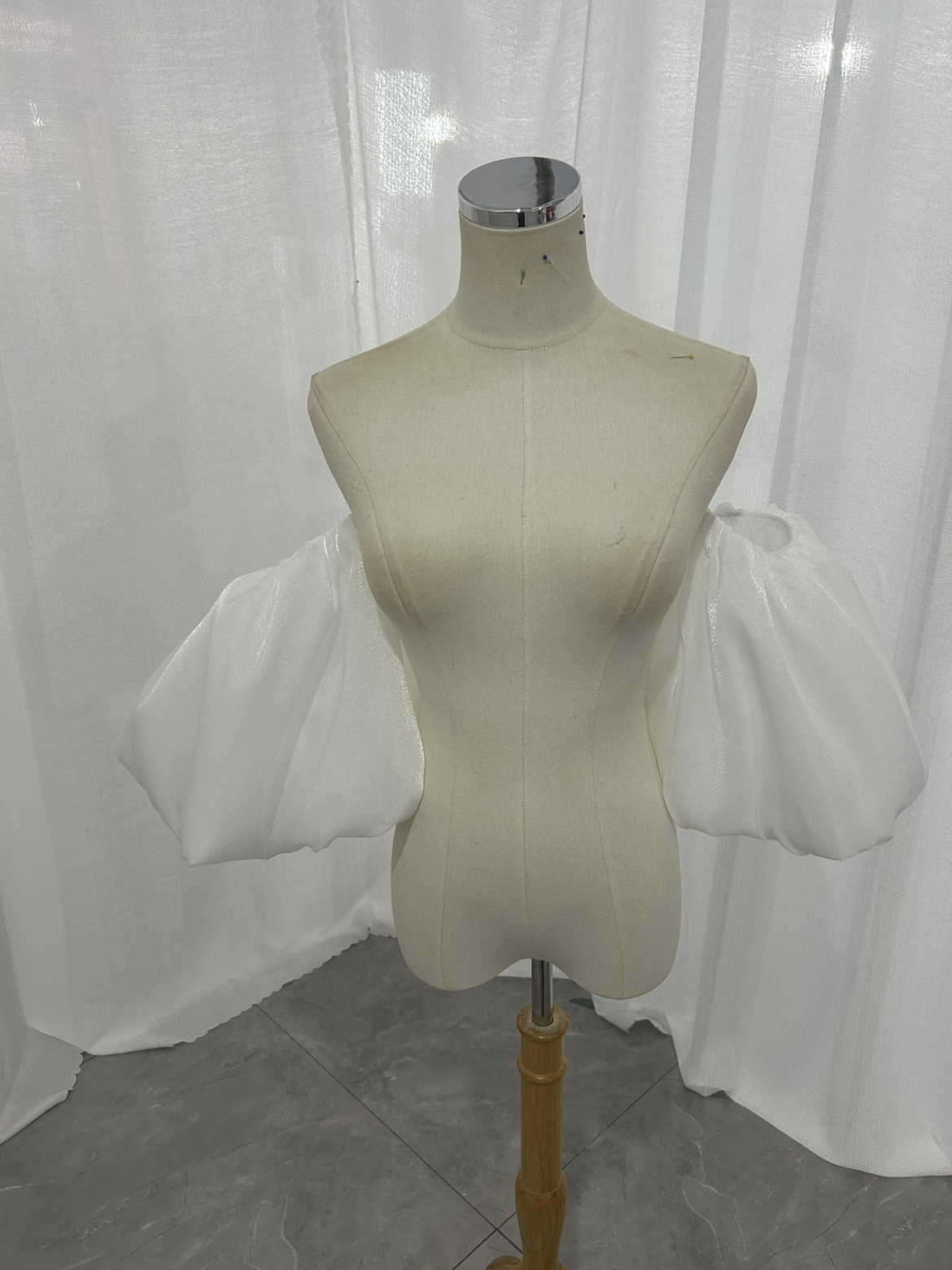 パフスリーブ オフホワイト 楊柳オーガンジー 取り外し袖 ストレッチ 結婚式