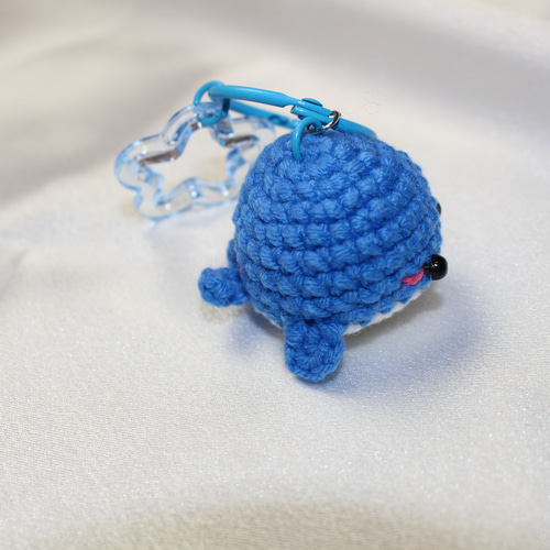 クジラ、キーホルダー、毛糸編み あみぐるみ Happy S＆L 通販 19308922