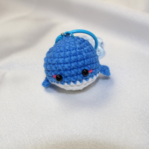 クジラ、キーホルダー、毛糸編み あみぐるみ Happy S＆L 通販 19308922