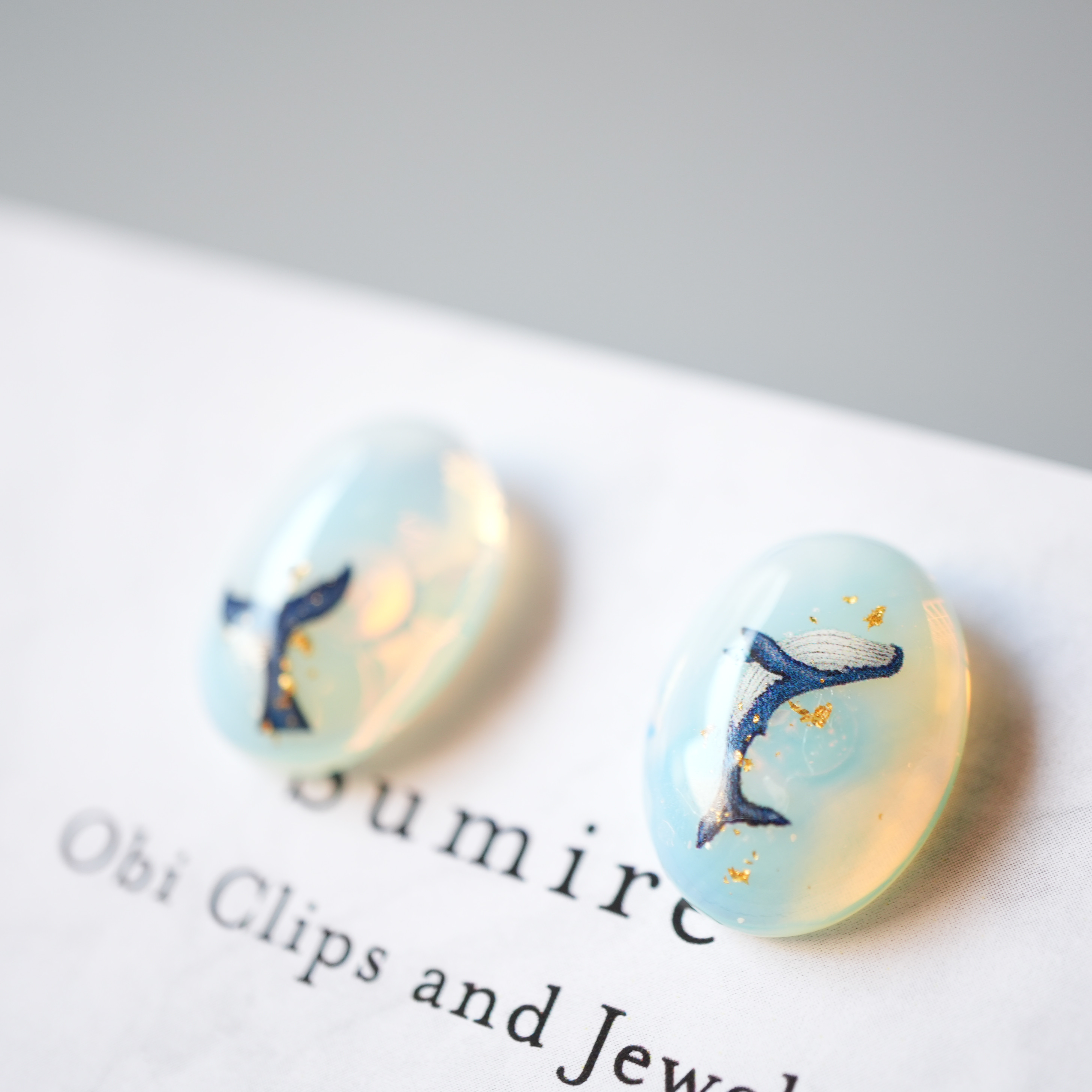 旅気分2025 天然石オパールと鯨のピアス イヤリング  天然石　クジラ　クリア2025 夏祭り