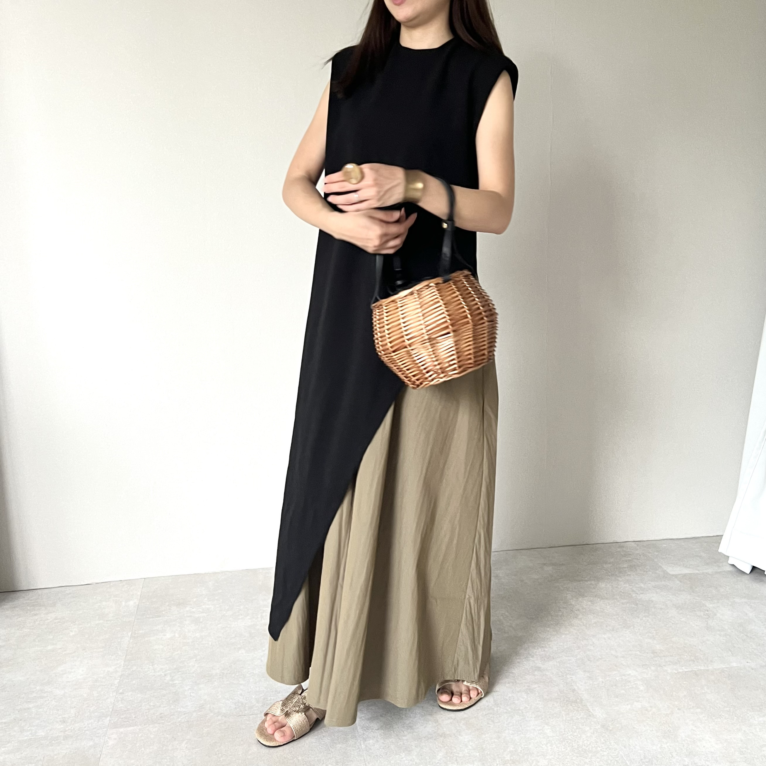 【新送0】モードな大人トップス❤️サラッと綺麗めなコーデに使える１枚【デザインノースリロング】