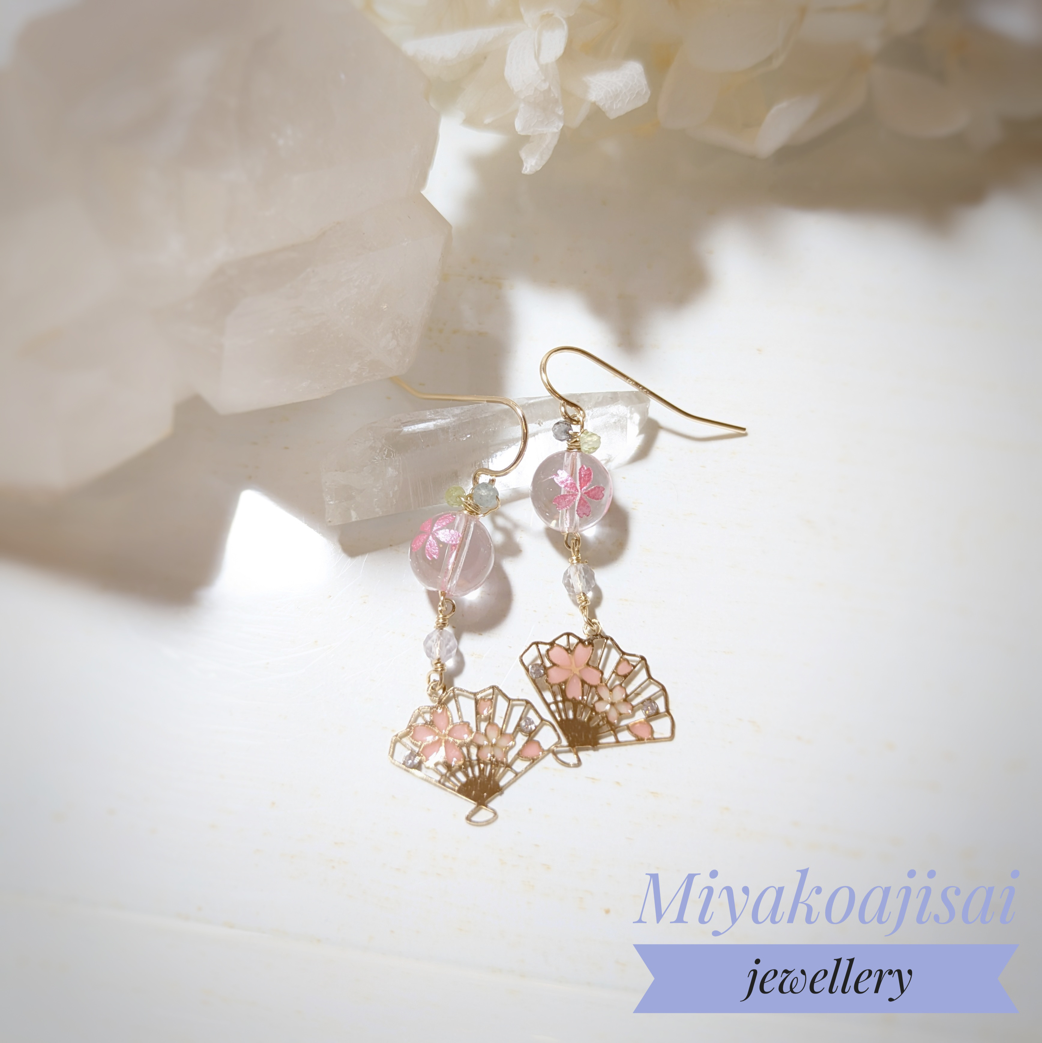 桜水晶に扇子が可愛い　和風のピアス　14kgf