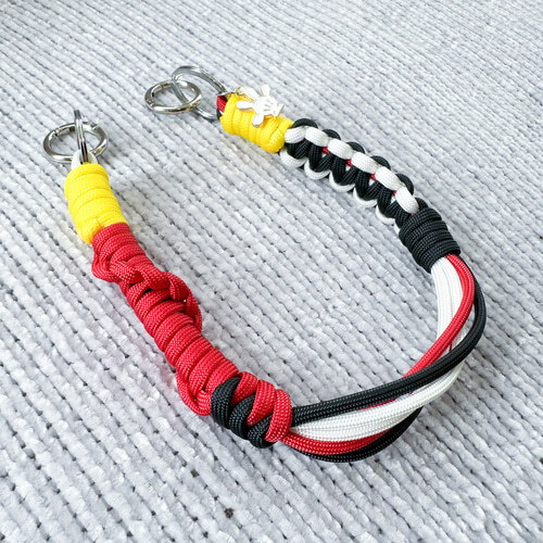 未使用　キタムラ　東京ディズニーリゾート ミッキーストラップ 赤　黒 未使用 キタムラ 東京ディズニーリゾート ミッキーストラップ 赤