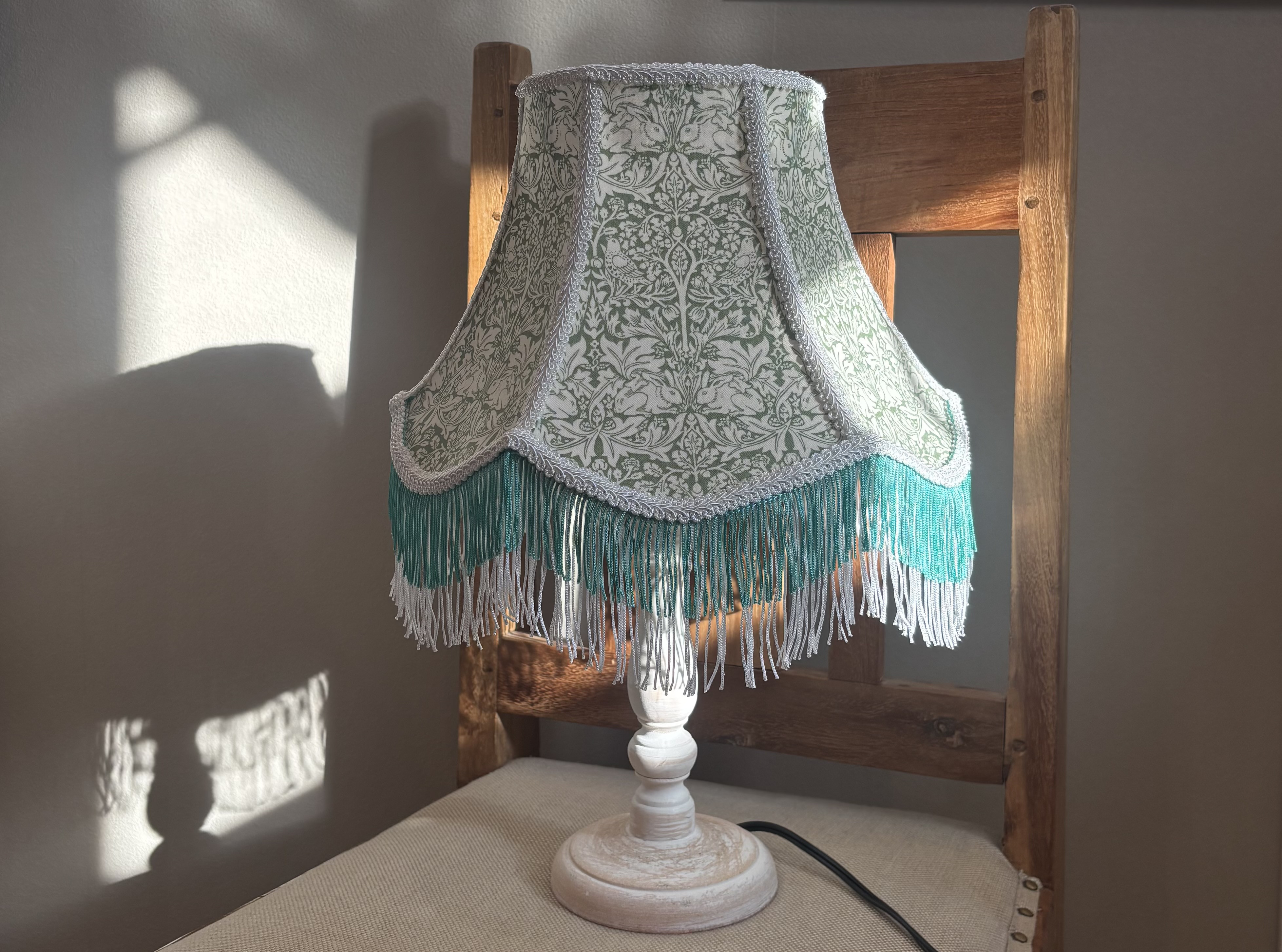 ウィリアムモリス　ブレアラビット　兄弟ウサギのスタンドランプ　グリーン