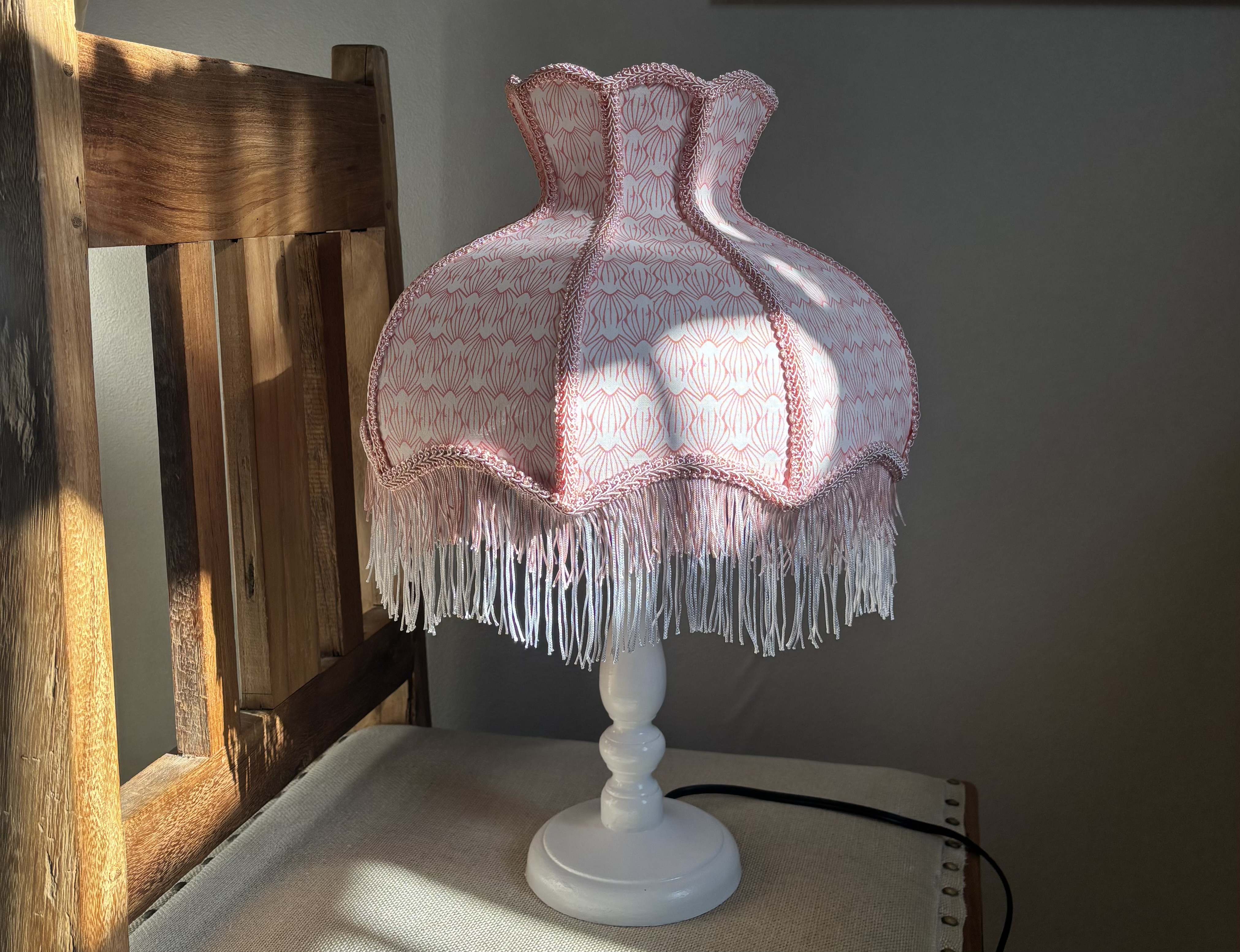 北欧風　ピンク幾何学模様　スタンドランプ