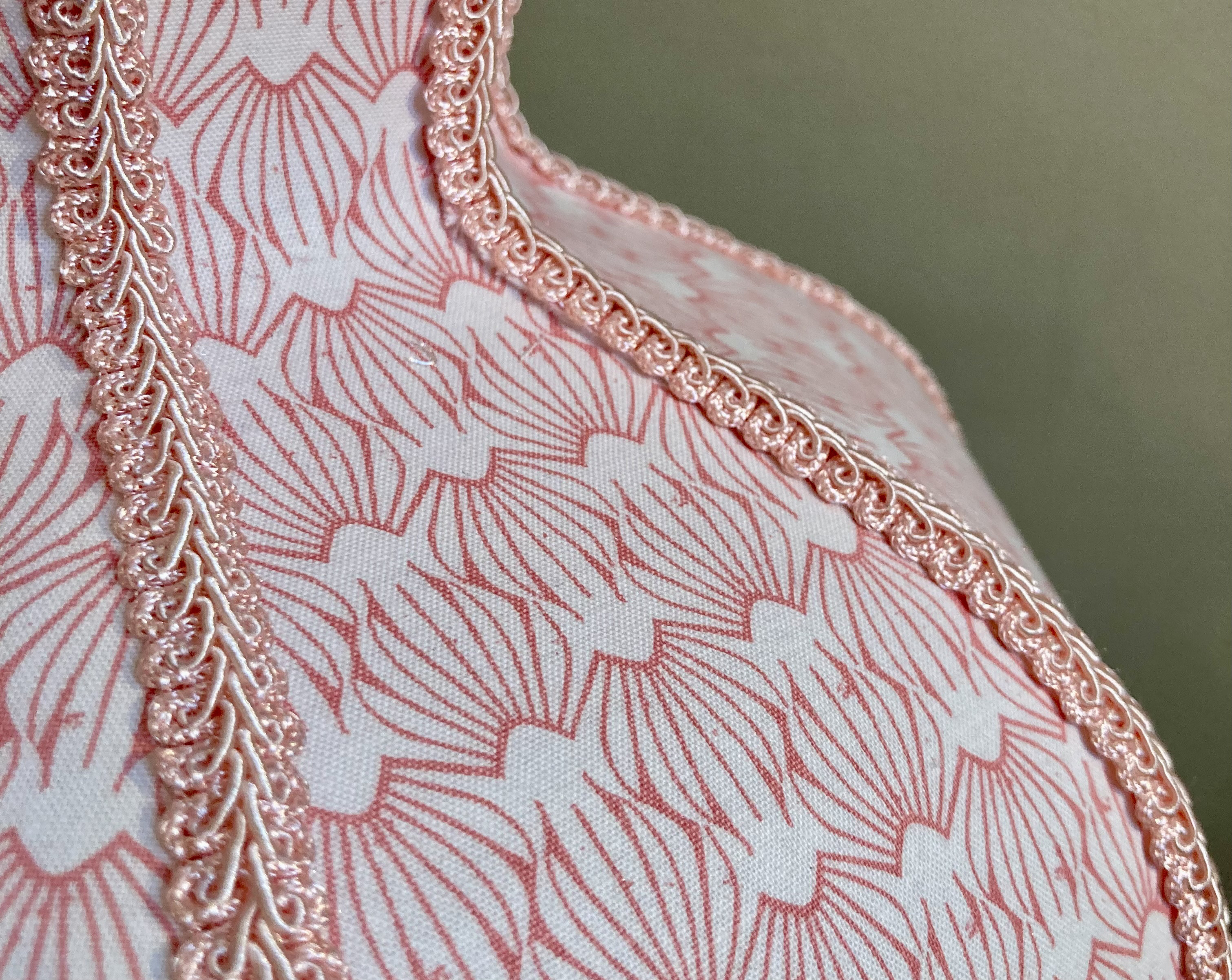 北欧風　ピンク幾何学模様　スタンドランプ