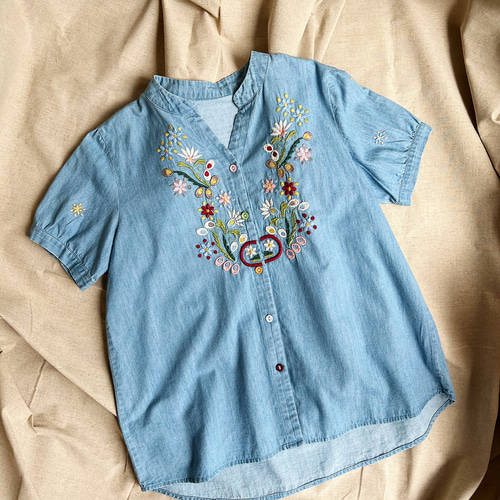 ガーリーな森風の薄手デニム刺繍花柄トップスシャツ ブラウス 河水山
