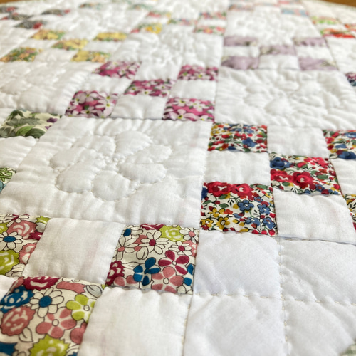 リバティのナインパッチのパッチワークタペストリー パッチワーク