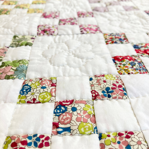 リバティのナインパッチのパッチワークタペストリー パッチワーク