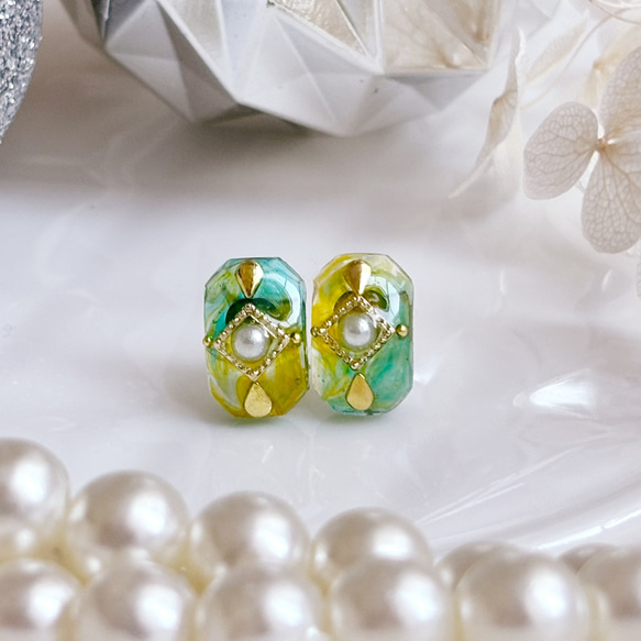 ♡送料無料♡八角マーブルレジンピアス/イヤリング　ステンレス　樹脂ピアス　ノンホールピアス 3枚目の画像