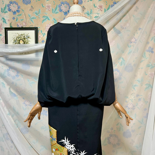 XL〜サイズ 金彩 吉祥模様 駒刺繍 黒留袖ドレス ケープスリーブ