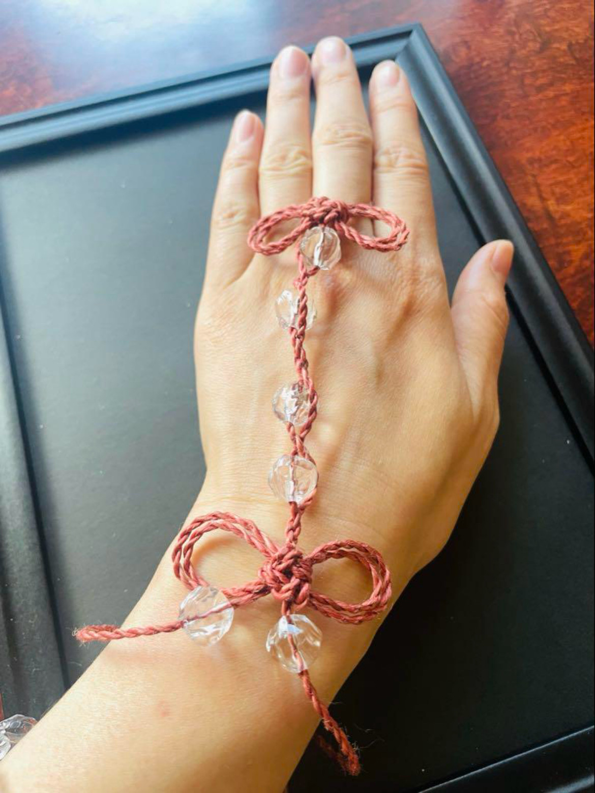 指輪とブレスレット一体型、手甲、素粒水ビーズ✖︎精麻の 願望成就と生命の浄化新感覚ハンドアクセサリー