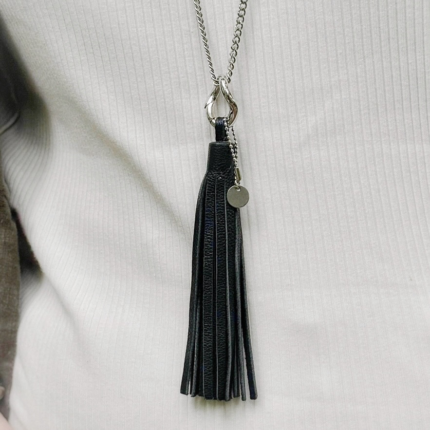 レザータッセル ネックレス グラスホルダー メガネホルダー ステンレス カラビナ アレルギー対応  ユニセックス 本革 4,830円