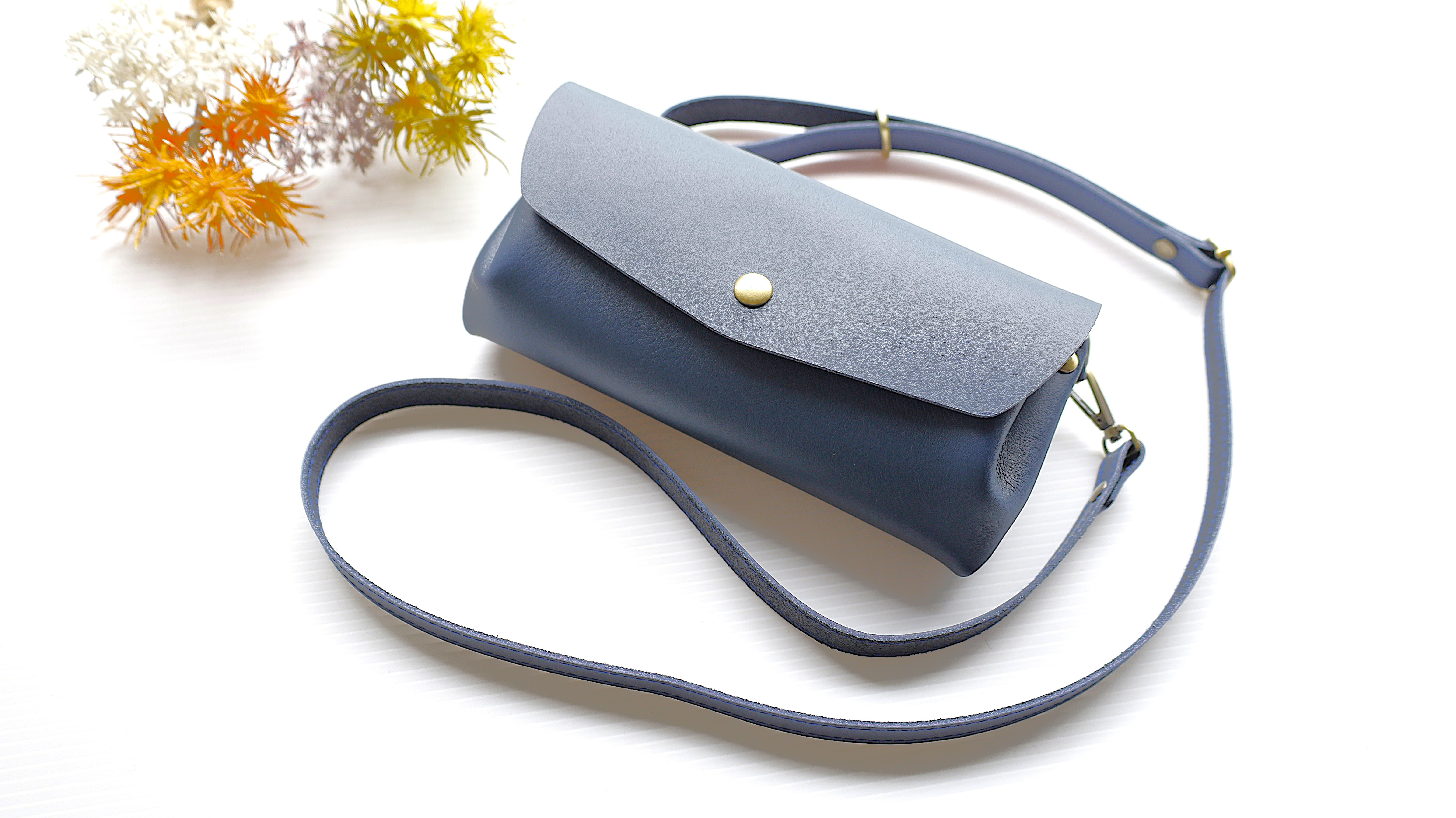 【これ一つで身軽におでかけ ♪ 】〇 牛革 〇アコーディオン長財布〇ポシェット〇 濃藍○