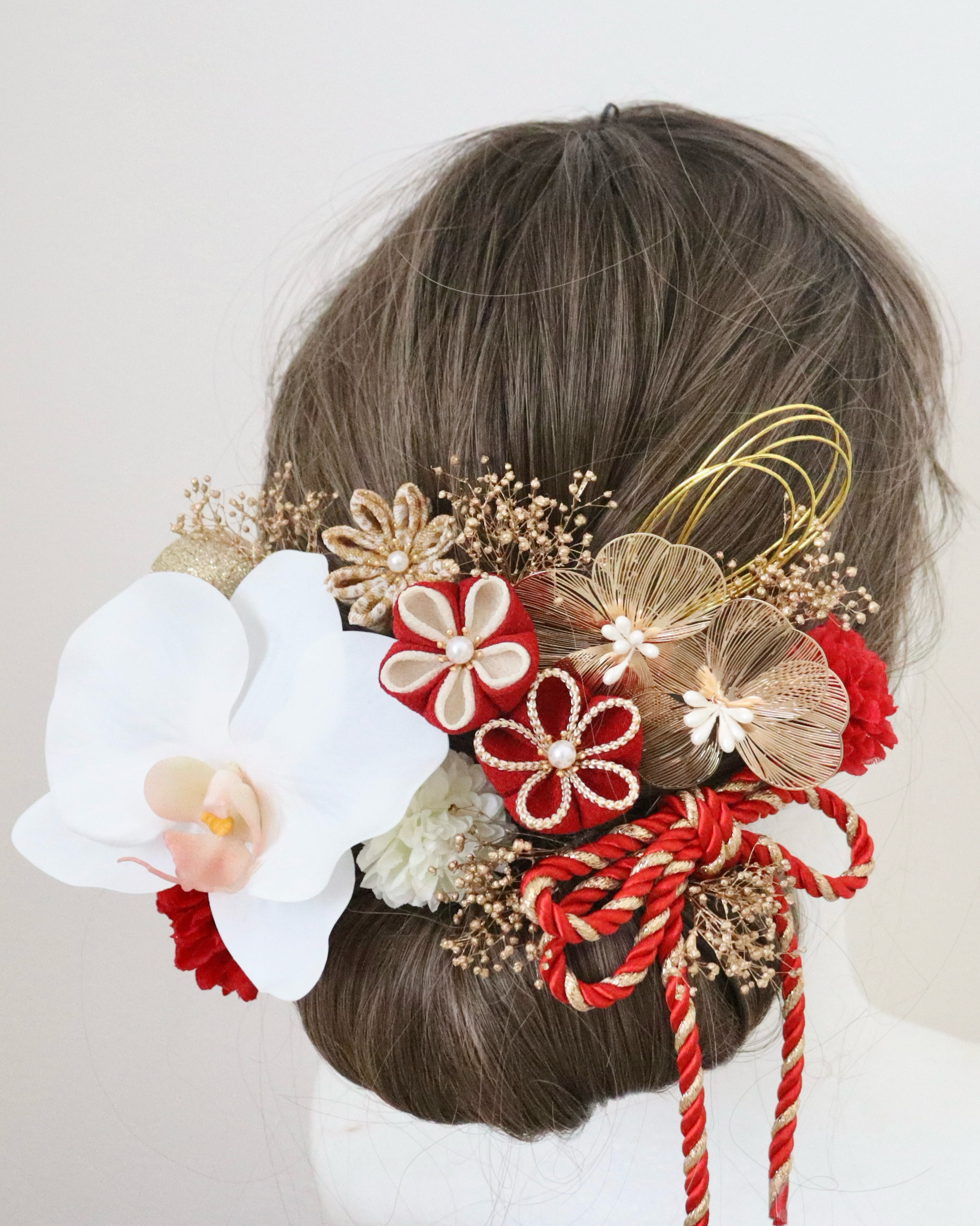 ✴︎大きい胡蝶蘭　つまみ細工　マム　かすみ草　水引　髪飾り　赤　白　紅白　ゴールド 5,694円