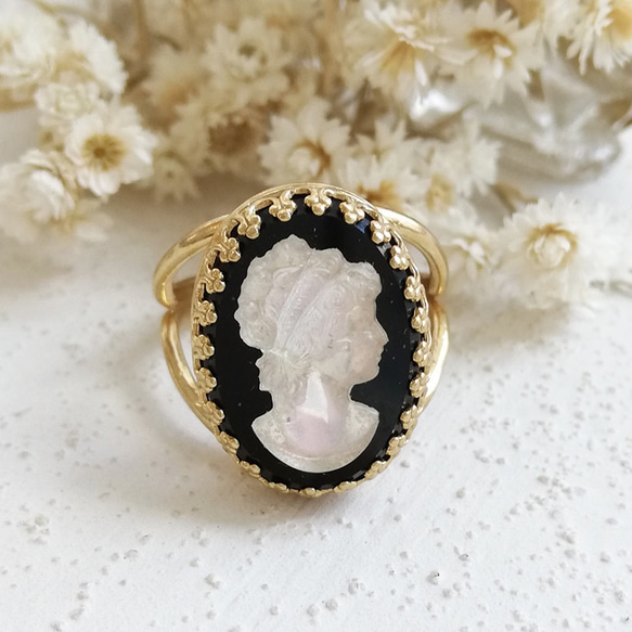 ヴィンテージガラス　フロストガラス　ブラック　カメオ　オーバル　リング　指輪　/　18ｘ13ｍm　/　ゴールドトーン 1枚目の画像
