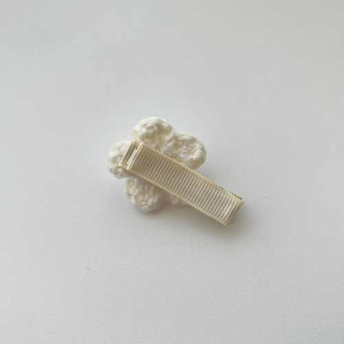 【パール付き立体フラワー】ベビーヘアクリップ　キッズヘアクリップ　ヘアピン パール付き立体フラワー】ベビーヘアクリップ キッズヘア