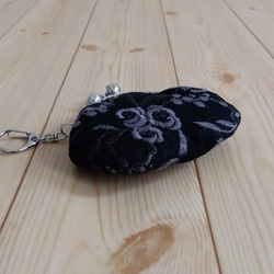 刺繍　がま口ミニポーチ　コインケース　キーホルダー　8.5cm口金　アクセサリーケース　花柄　ブラック　　227 6枚目の画像