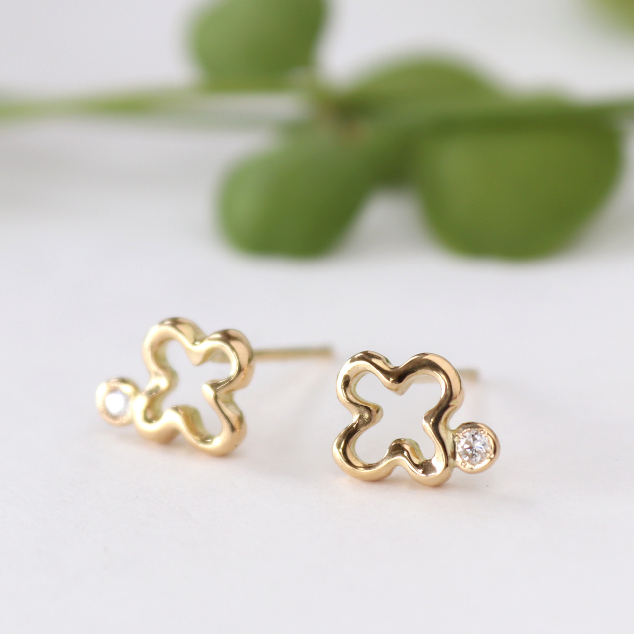 ダイヤモンド K18 ピアス ちびぽわんクローバー ■送料無料■