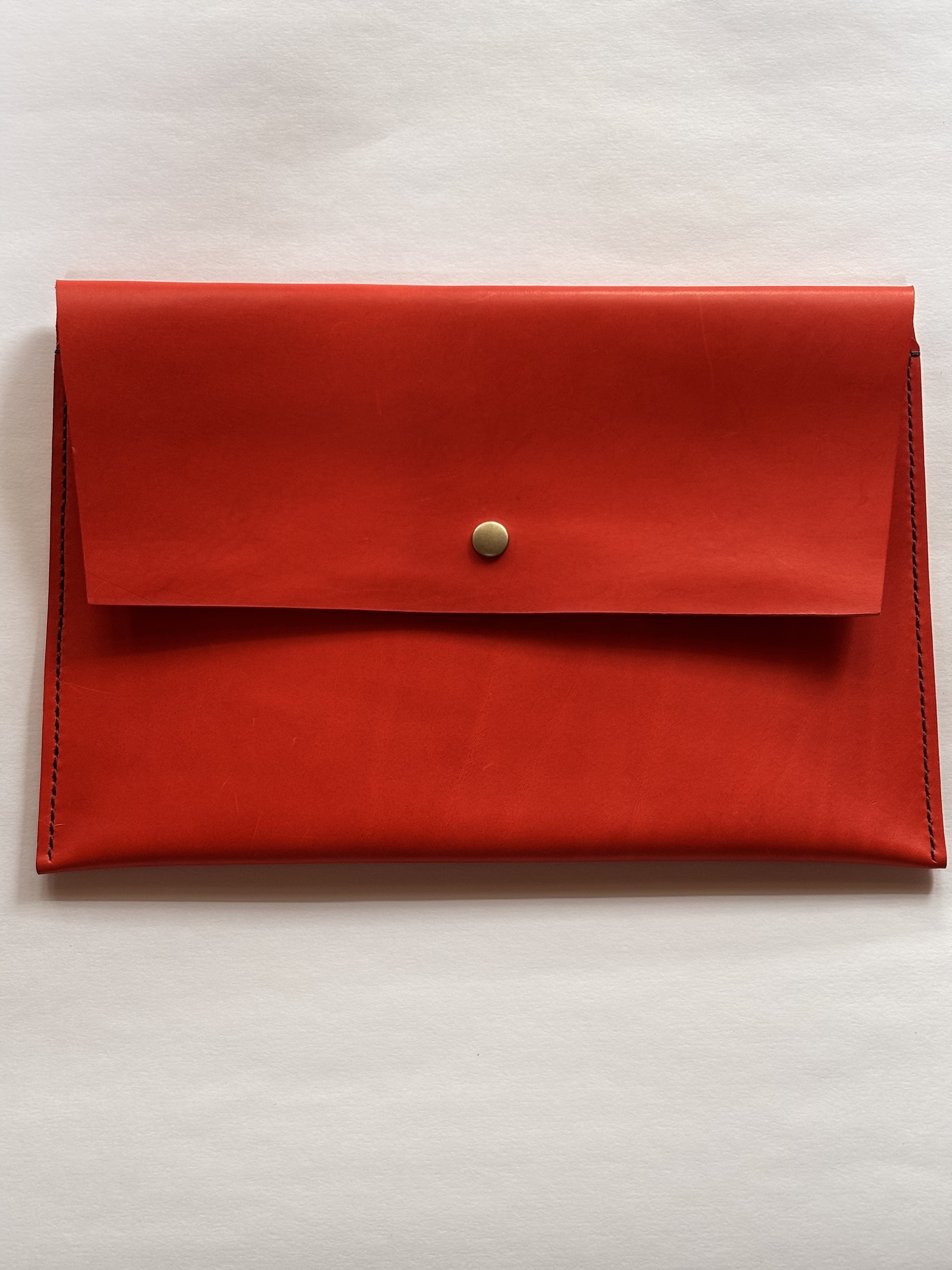 【036】手縫いのイタリアンレザー製13インチ薄型パソコンケース｜Mad Hatter（マッドハッター）