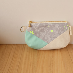 感謝価格　SALE パッチワーク　持ち手付き12cmファスナーポーチ　人気 感謝価格 SALE パッチワーク 持ち手付き12cmファスナーポーチ 人気