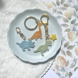 【名入れ】恐竜のネームキーホルダー  ネームタグ ネームプレート 席札 出産祝い 名前入り 推し活 11枚目の画像