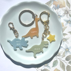 【名入れ】恐竜のネームキーホルダー  ネームタグ ネームプレート 席札 出産祝い 名前入り 推し活 12枚目の画像