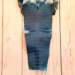 ワニ革  グレージング(艶)  ピーコックブルー(白鞣し)「長財布向け」 No.CM0164 5枚目の画像