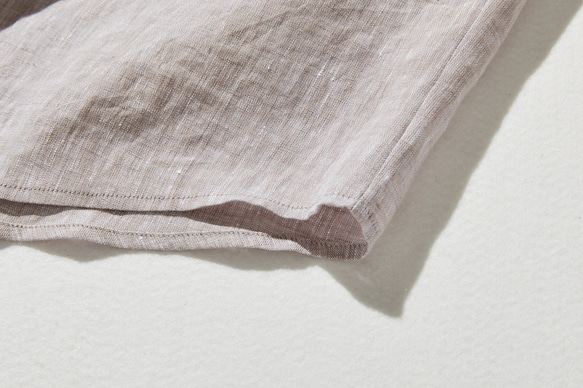 上品な着こなしに♪ リネン100% バンドカラーシャツ リネンブラウス 半袖シャツ　紫がかった灰色　250509-2 7枚目の画像
