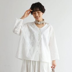 優雅で快適な七分袖レースカーディガン　刺繍コットン100％　ホワイト　250511-1 2枚目の画像
