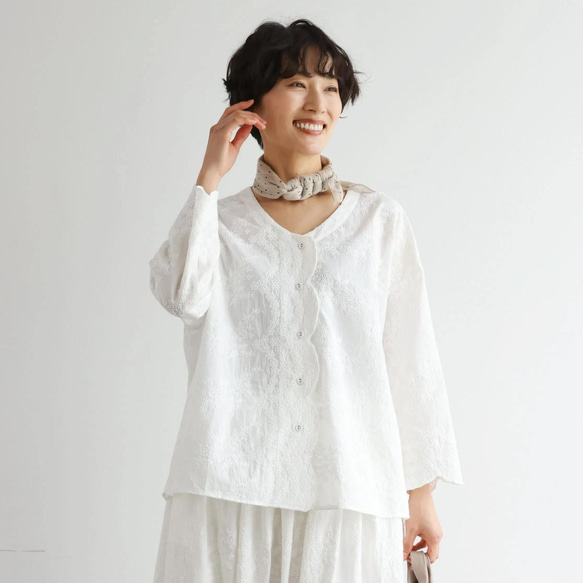 優雅で快適な七分袖レースカーディガン　刺繍コットン100％　ホワイト　250511-1 6枚目の画像