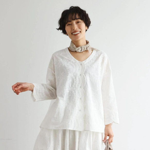 優雅で快適な七分袖レースカーディガン　刺繍コットン100％　ホワイト　250511-1 4枚目の画像