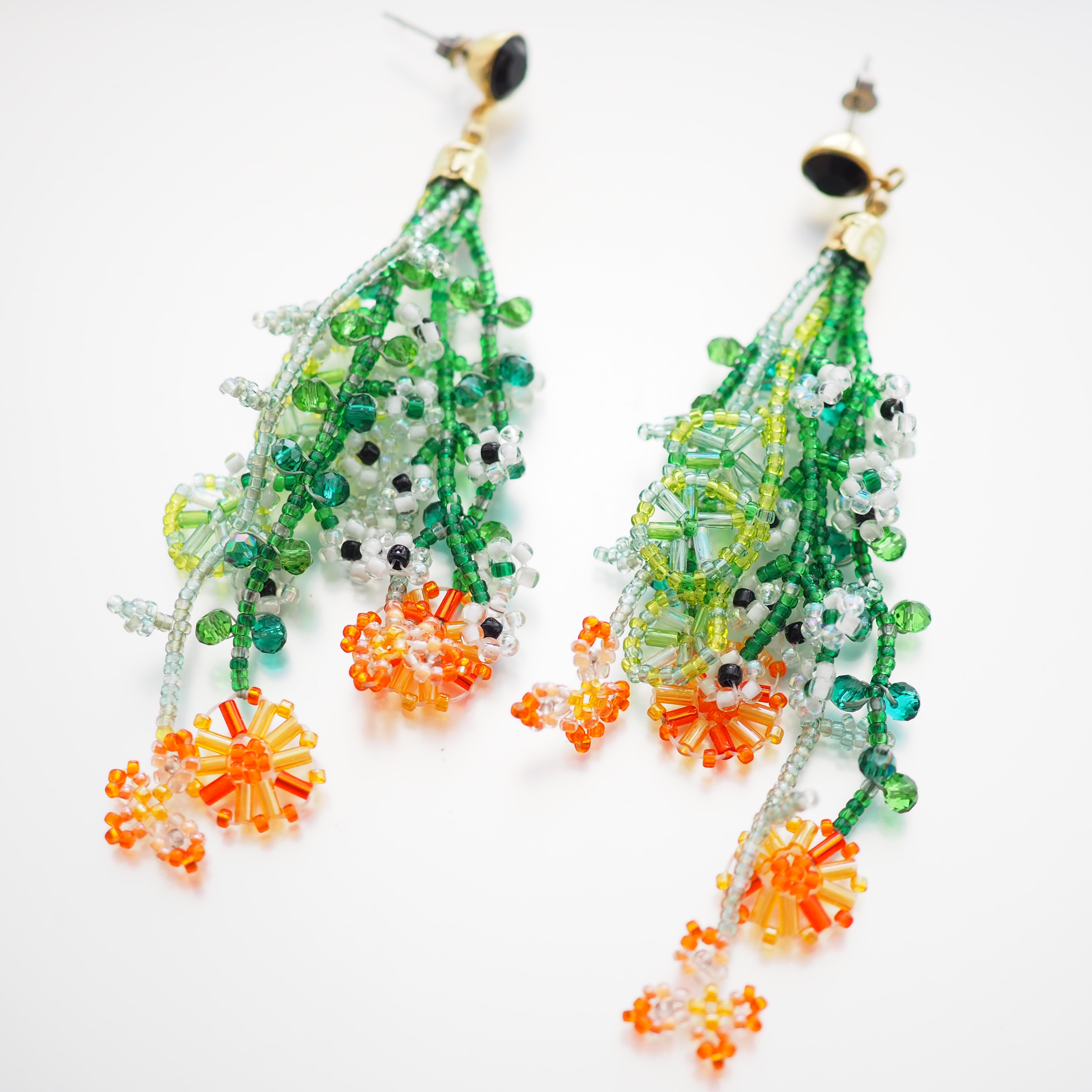 『楽園』ビーズのフリンジピアス/イヤリング　ボタニカルオレンジ　送料無料　箱入りラッピング付き　【受注】